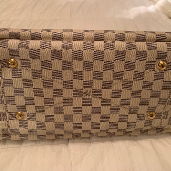 Louis Vuitton Bag - Picture 6 of 10